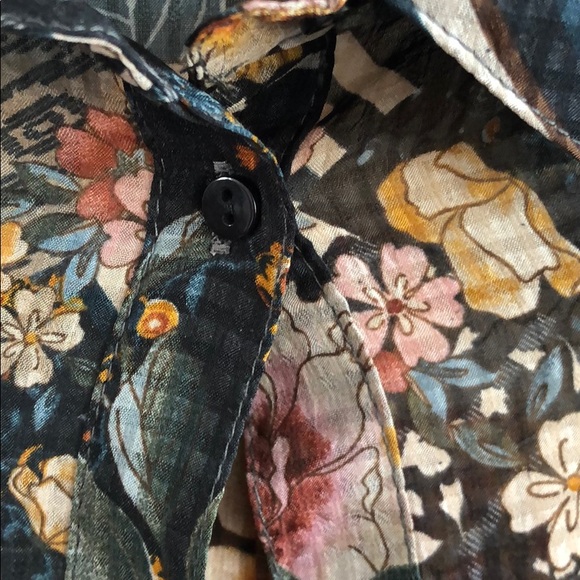 Gorgeous shirt. - Picture 2 of 5